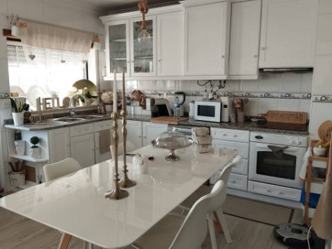 EXCELENTE APARTAMENTO T3 COM GARAGEM PARA 2 CARROS - MARTINGANÇA