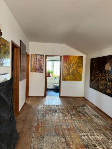 MORADIA RENOVADA DE 5 QUARTOS, PISCINA E JARDIM