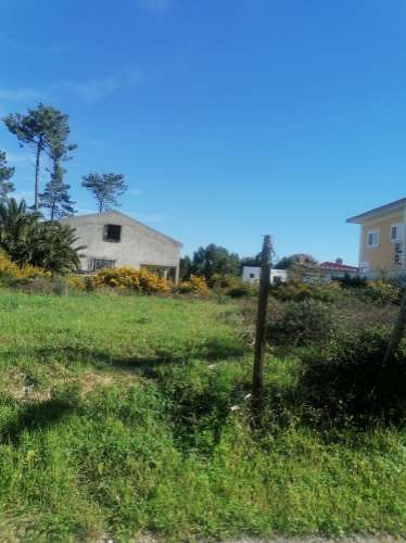 Terreno urbano com 3977 m2 na Aroeira, Charneca de Caparica.