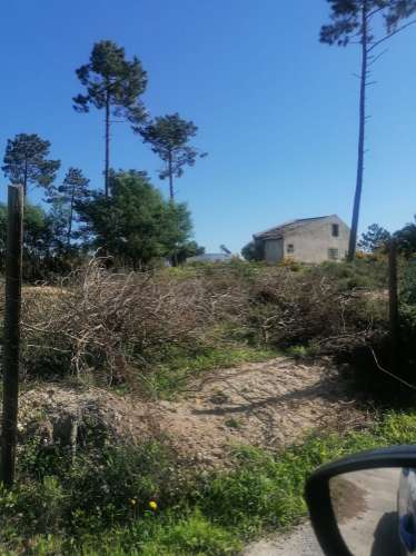 Terreno urbano com 3977 m2 na Aroeira, Charneca de Caparica.