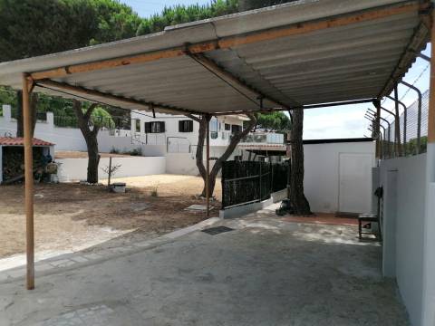 3 Terrenos na Courela do Pinhal com uma moradia terrea T2