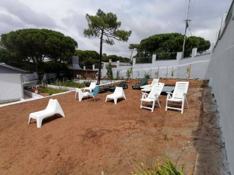 3 Terrenos na Courela do Pinhal com uma moradia terrea T2