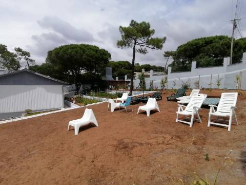 3 Terrenos na Courela do Pinhal com uma moradia terrea T2