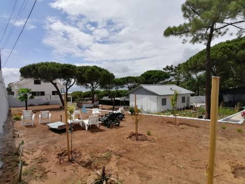 3 Terrenos na Courela do Pinhal com uma moradia terrea T2