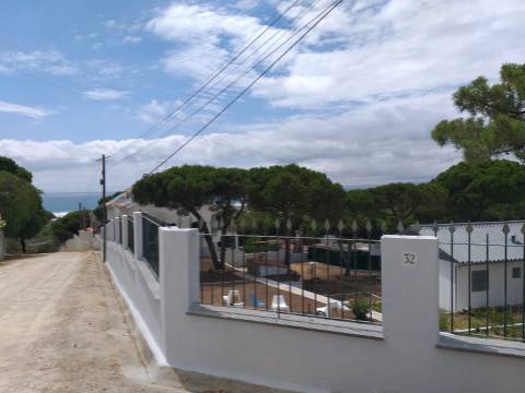 3 Terrenos na Courela do Pinhal com uma moradia terrea T2