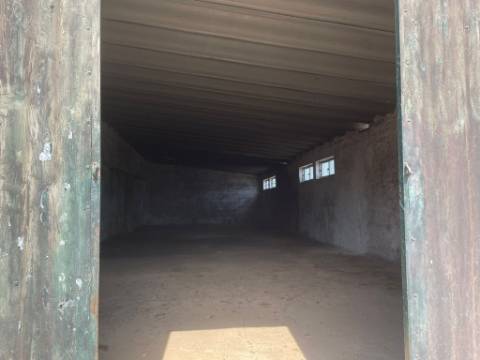 Terreno para construção de 2 fogos, com um armazem de 120 m2, em Zambujal, Sesimbra ( Castelo)