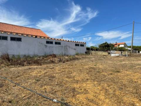 Terreno para construção de 2 fogos, com um armazem de 120 m2, em Zambujal, Sesimbra ( Castelo)