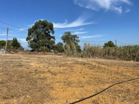 Terreno para construção de 2 fogos, com um armazem de 120 m2, em Zambujal, Sesimbra ( Castelo)