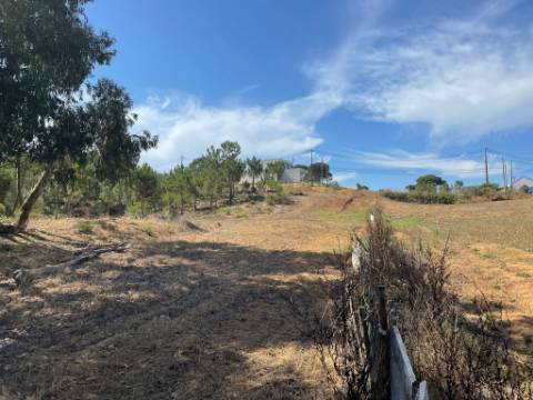 Terreno para construção de 2 fogos, com um armazem de 120 m2, em Zambujal, Sesimbra ( Castelo)