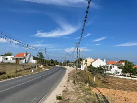 Terreno para construção de 2 fogos, com um armazem de 120 m2, em Zambujal, Sesimbra ( Castelo)