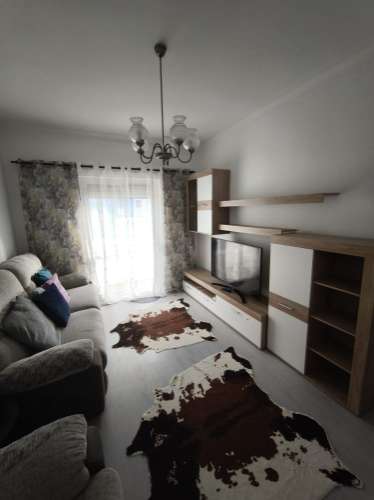 Apartamento T2, no Centro de Almada.