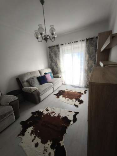 Apartamento T2, no Centro de Almada.