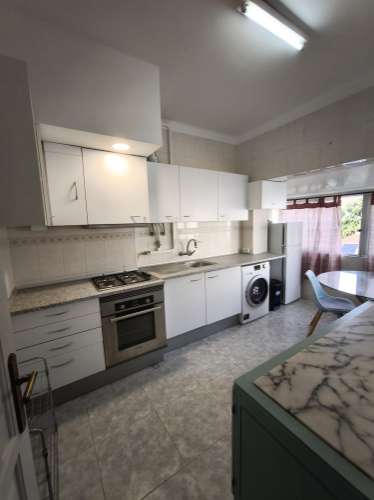 Apartamento T2, no Centro de Almada.