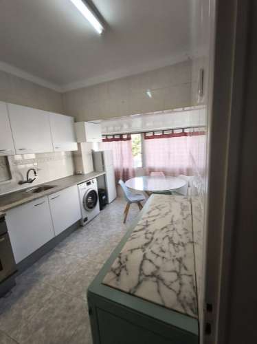 Apartamento T2, no Centro de Almada.