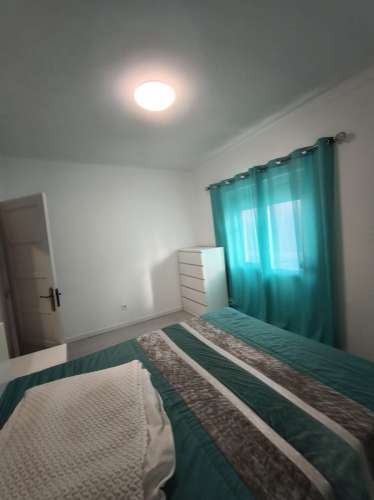 Apartamento T2, no Centro de Almada.