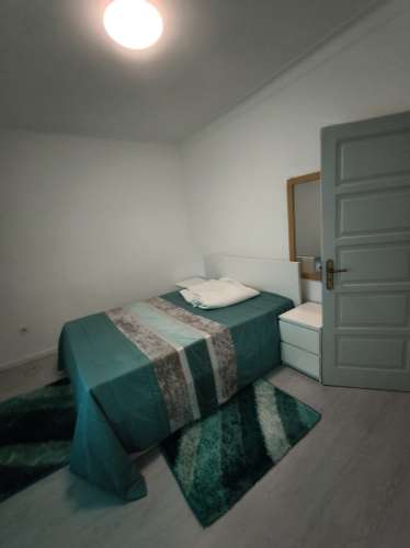 Apartamento T2, no Centro de Almada.