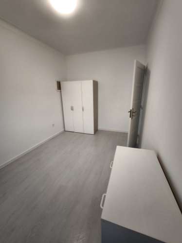 Apartamento T2, no Centro de Almada.