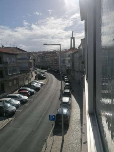 Apartamento T2, no Centro de Almada.