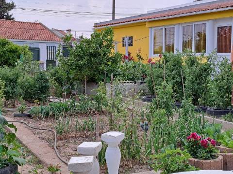 Moradia térrea T2 na Sobreda, Charneca de Caparica, Almada,
