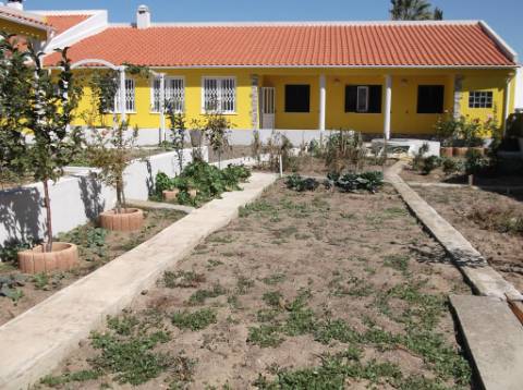 Moradia térrea T2 na Sobreda, Charneca de Caparica, Almada,