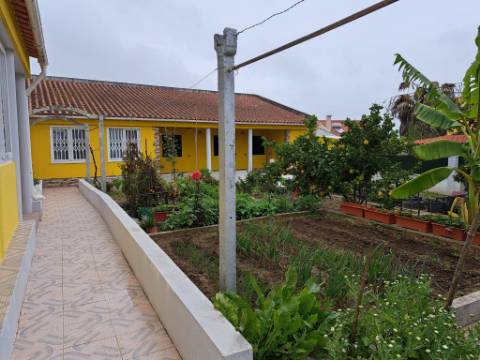 Moradia térrea T2 na Sobreda, Charneca de Caparica, Almada,
