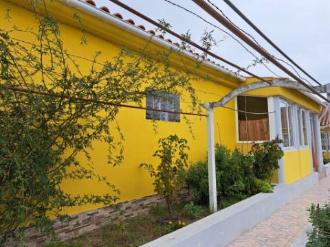 Moradia térrea T2 na Sobreda, Charneca de Caparica, Almada,