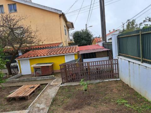 Moradia térrea T2 na Sobreda, Charneca de Caparica, Almada,