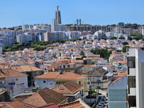 Espaçoso T3 em Almada