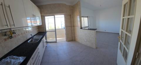 Espaçoso T3 em Almada