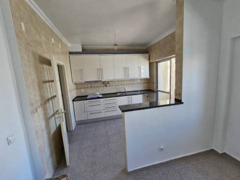 Espaçoso T3 em Almada