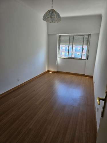 Espaçoso T3 em Almada