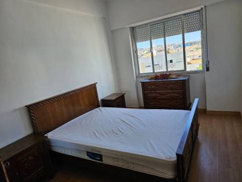 Espaçoso T3 em Almada