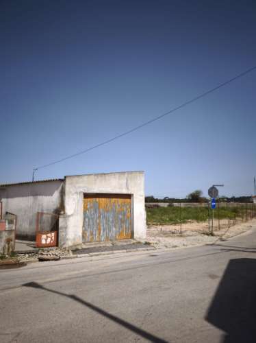 Terreno misto com viabilidade para construçõ de 5 moradias , no Coração de Coina
