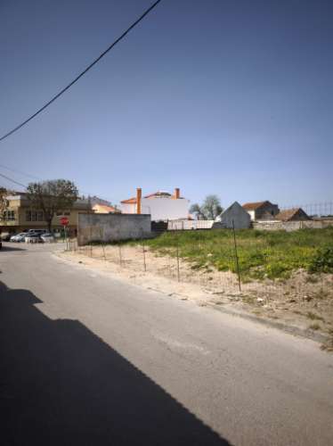 Terreno misto com viabilidade para construçõ de 5 moradias , no Coração de Coina
