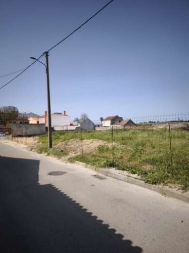 Terreno misto com viabilidade para construçõ de 5 moradias , no Coração de Coina
