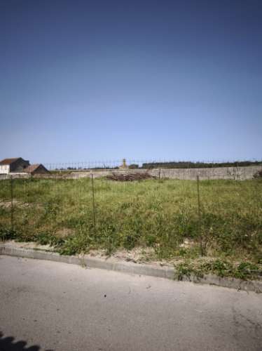 Terreno misto com viabilidade para construçõ de 5 moradias , no Coração de Coina
