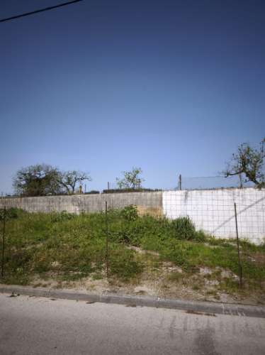 Terreno misto com viabilidade para construçõ de 5 moradias , no Coração de Coina
