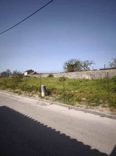 Terreno misto com viabilidade para construçõ de 5 moradias , no Coração de Coina
