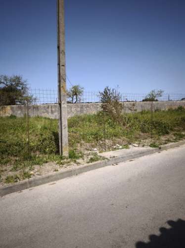 Terreno misto com viabilidade para construçõ de 5 moradias , no Coração de Coina
