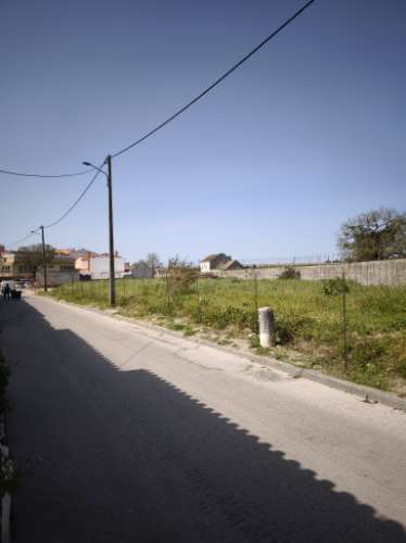 Terreno misto com viabilidade para construçõ de 5 moradias , no Coração de Coina
