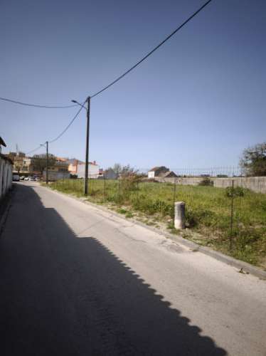 Terreno misto com viabilidade para construçõ de 5 moradias , no Coração de Coina
