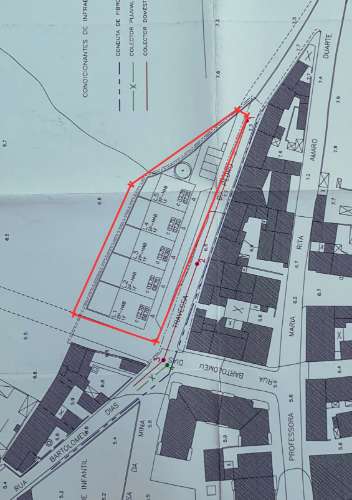 Terreno misto com viabilidade para construçõ de 5 moradias , no Coração de Coina
