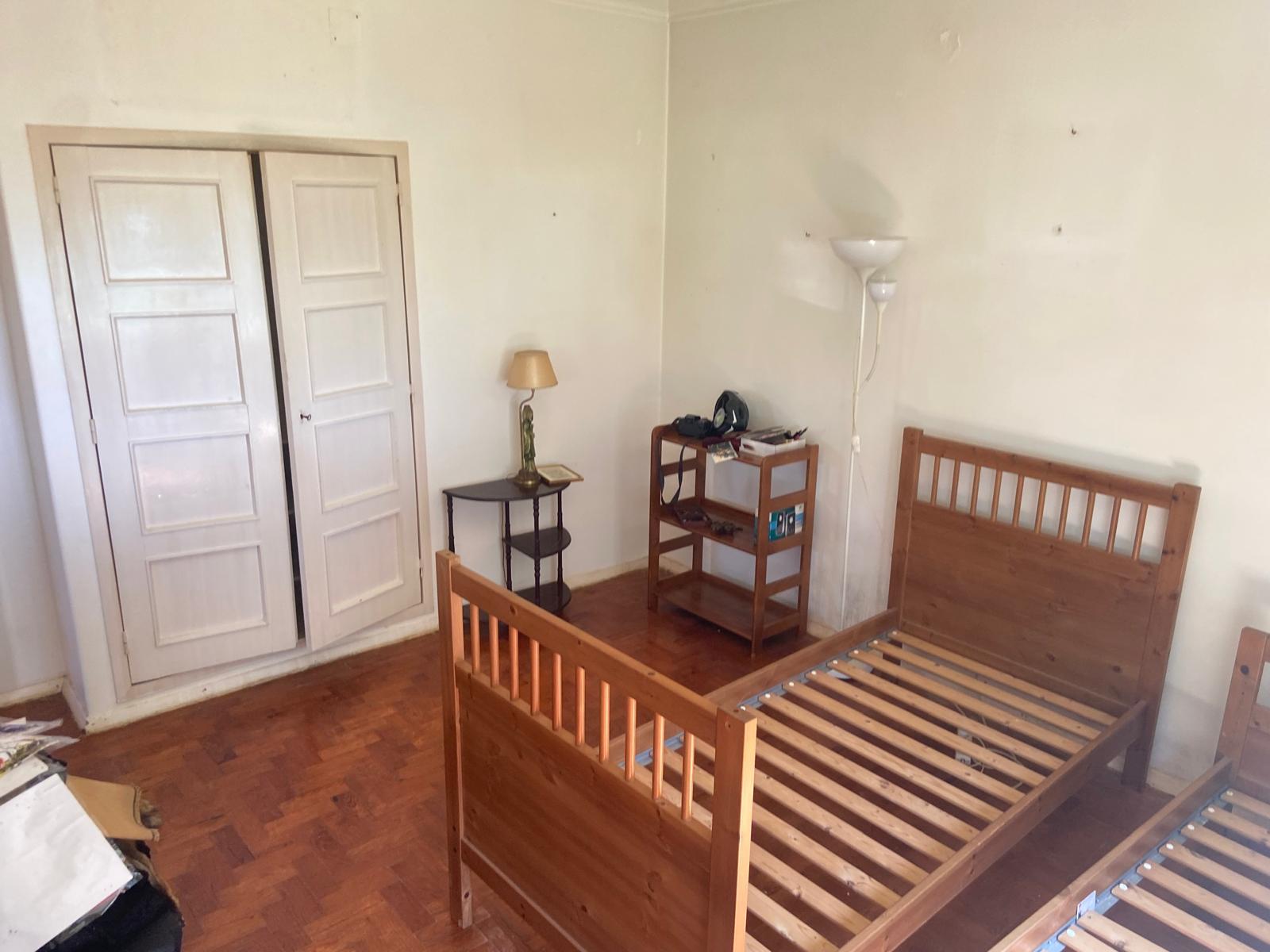 Moradia Isolada com Vista Mar , Capuchos |,Ideal para Hostel ou Investimento