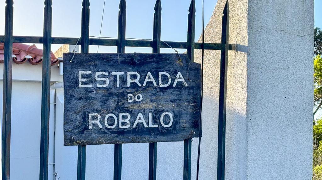 Terreno Urbano com Vista Mar | 630 m² | Caparica - Capuchos
 Lote para Moradia Isolada com Projeto Sustentável
