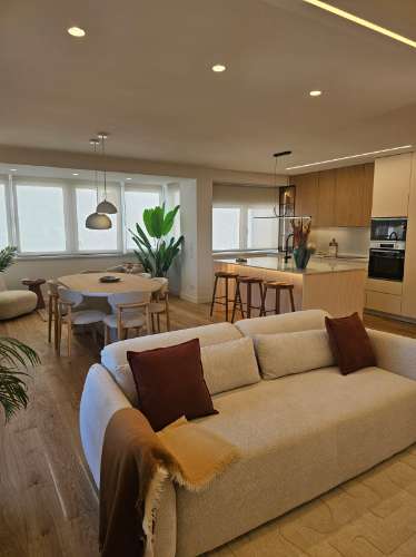 T3 remodelado no coração de Cascais,com garagem e arrecadação