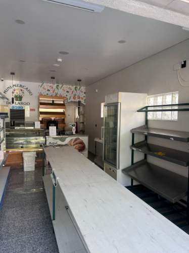 Espaço Comercial no Centro de Almada - Totalmente Equipado e Pronto a Funcionar