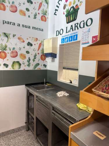 Espaço Comercial no Centro de Almada - Totalmente Equipado e Pronto a Funcionar