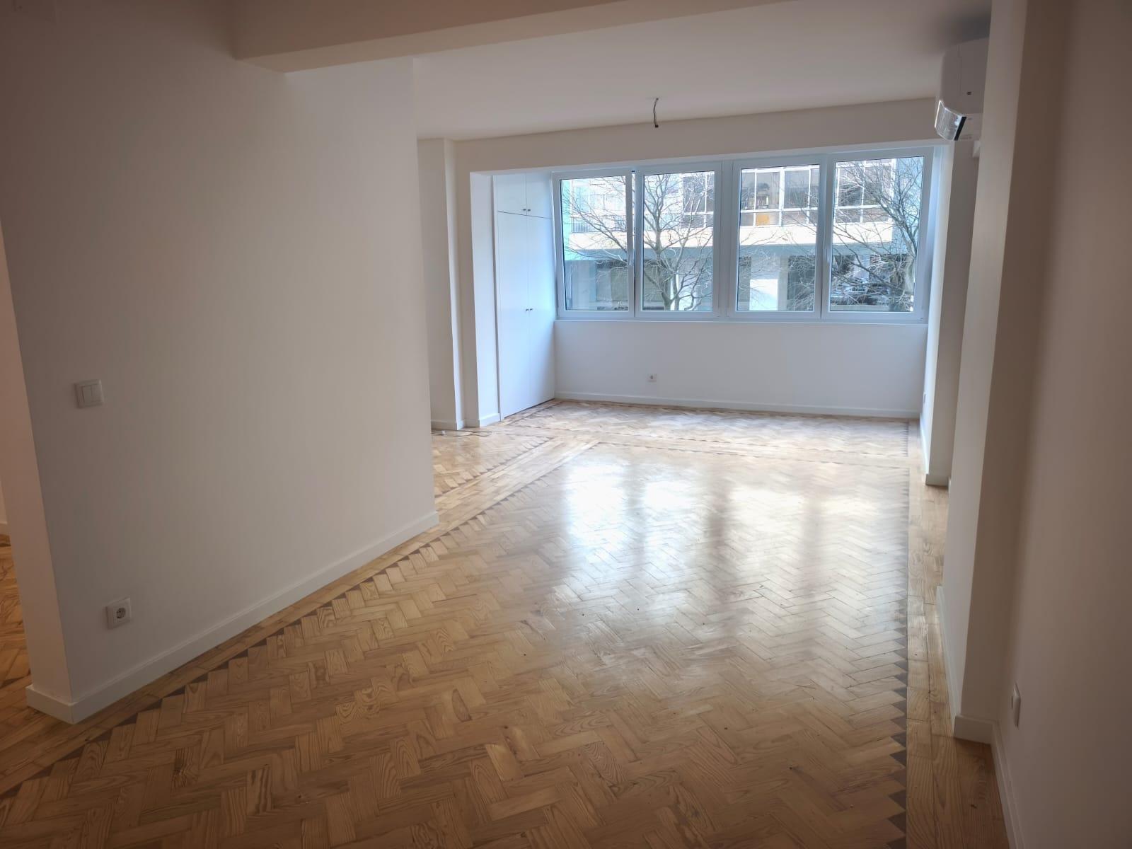 Apartamento T3 remodelado, em Almada,Cacilhas.