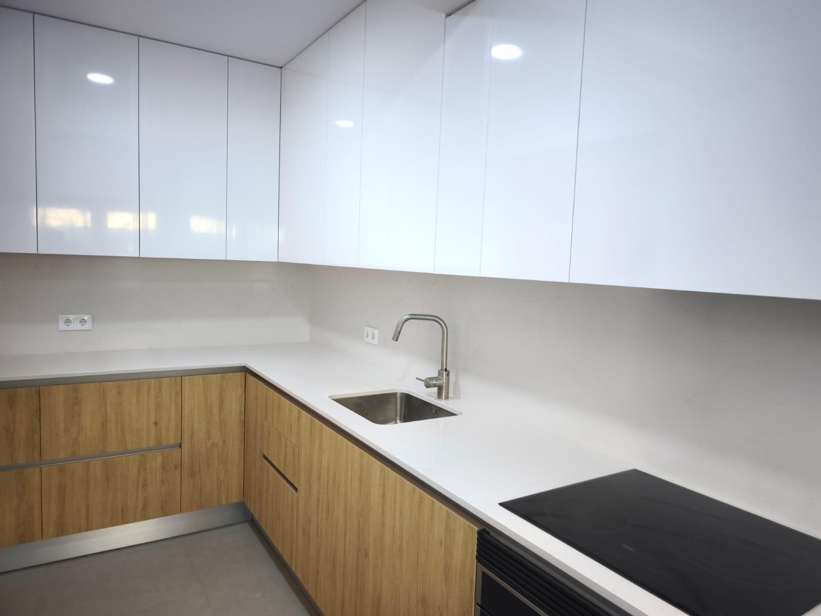 Apartamento T3 remodelado, em Almada,Cacilhas.