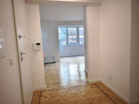 Apartamento T3 remodelado, em Almada,Cacilhas.